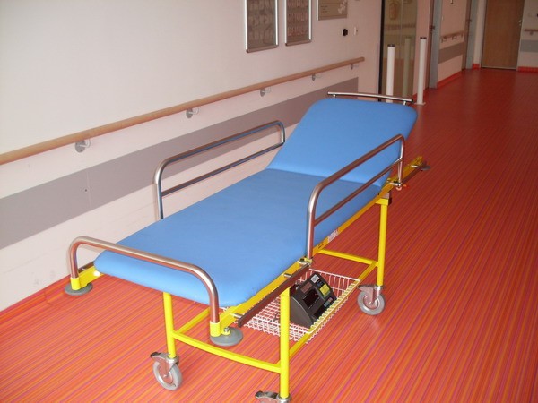 Nemocniční lůžko s váhou 4TVLA12/200, 200kg (Nemocniční transportní lůžko s váhou 4TVLA12 pro kontrolní vážení pacientů)