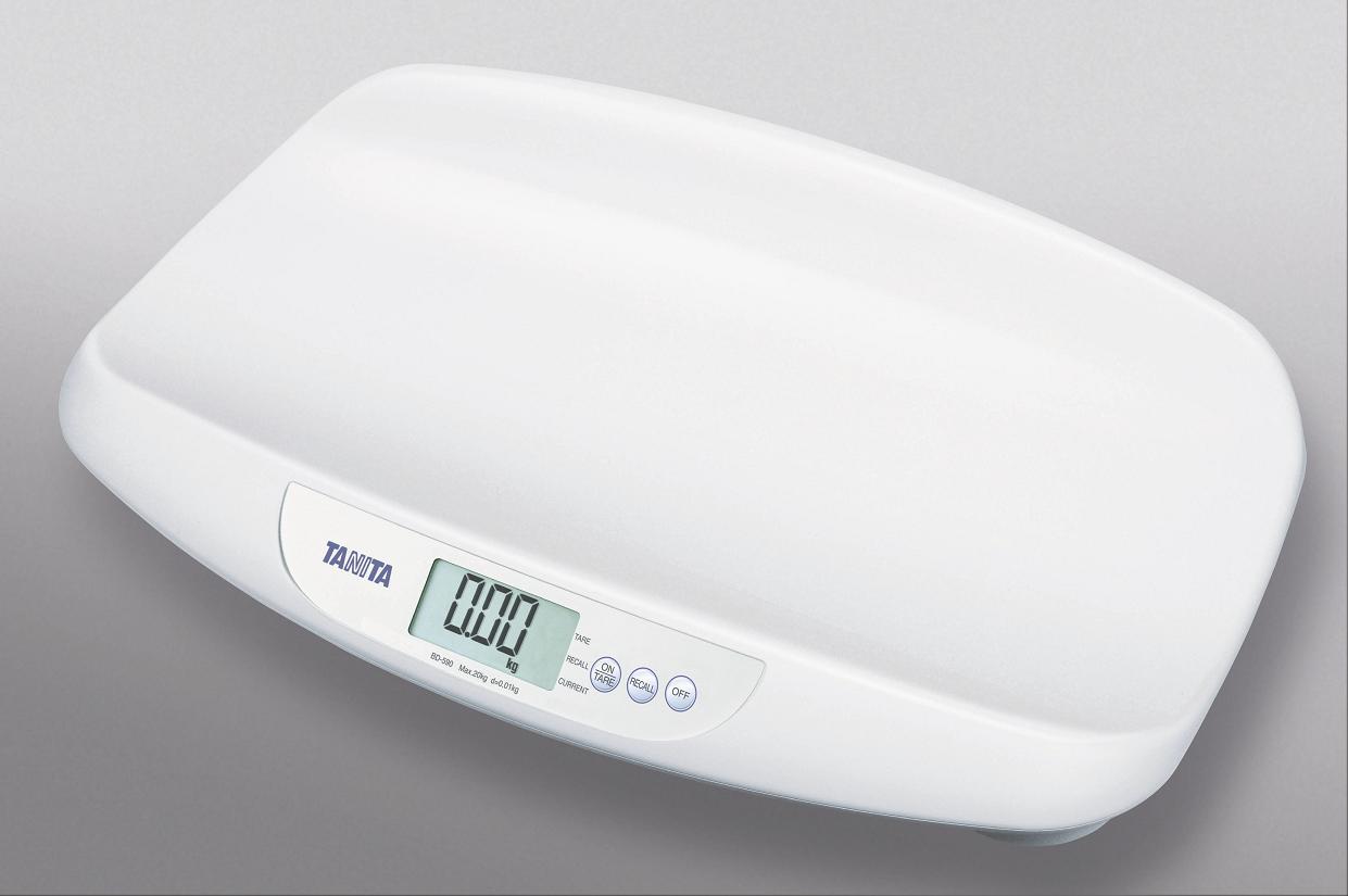 Kojenecká váha Tanita BD 590, 20 kg, technologická (Kompaktní kojenecká váha Tanita BD 590 pro kontrolní vážení kojenců do 20 kg.)